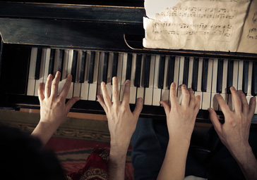 klavier spielen 4 haende